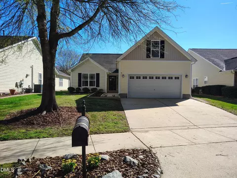 2108 Woodwater Dr, Fuquay Varina, NC 27526
