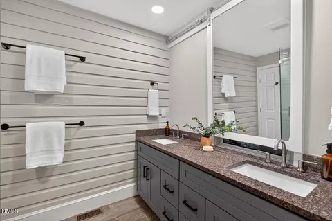 Bath - 910 Oakland Ave, Durham, NC 27705 photo 1 of 5