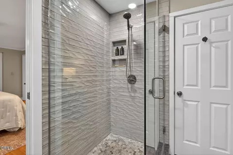 Bath - 910 Oakland Ave, Durham, NC 27705 photo 2 of 5