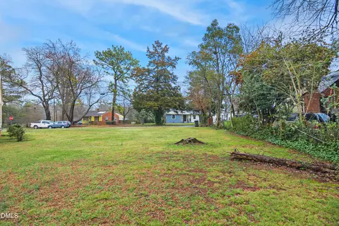 404 Lamont St, Raleigh, NC 27610