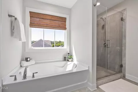 Bath - 5202 Goshawk Ln, Graham, NC 27253 photo 3 of 4