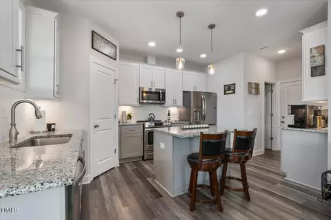 5202 Goshawk Ln, Graham, NC 27253