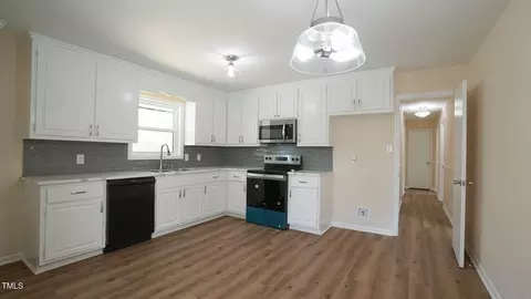 Entry Way - 909 Windcrest Rd, Durham, NC 27713 photo 1 of 2