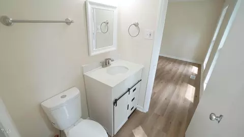 Bath - 909 Windcrest Rd, Durham, NC 27713 photo 5 of 10