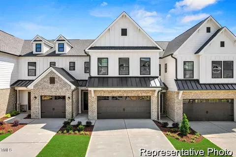 224 N District Ave #272, Clayton, NC 27527