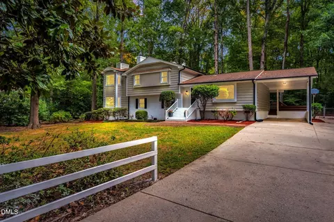 807 Ellynn Dr, Cary, NC 27511