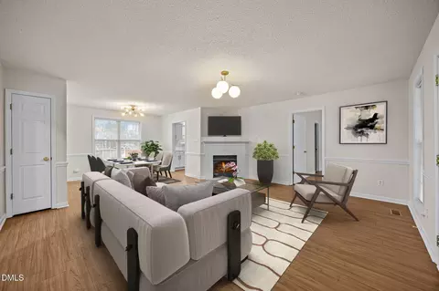 Living - 71 Rosa Cir, Willow Spring, NC 27592 photo 2 of 4