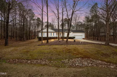 120 Woodcroft Dr, Youngsville, NC 27596