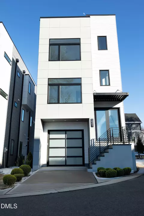 221 Woodsborough Pl, Raleigh, NC 27601