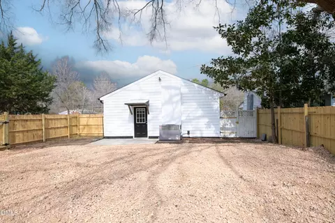 Exterior - 600 E Lizzie St, Selma, NC 27576 photo 3 of 4