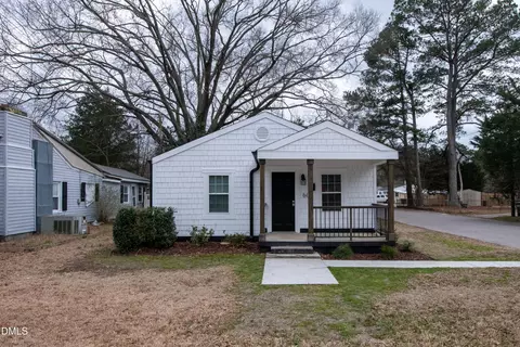 600 E Lizzie St, Selma, NC 27576