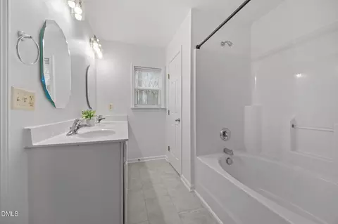 Bath - 545 Elm Ave, Wake Forest, NC 27587 photo 4 of 5