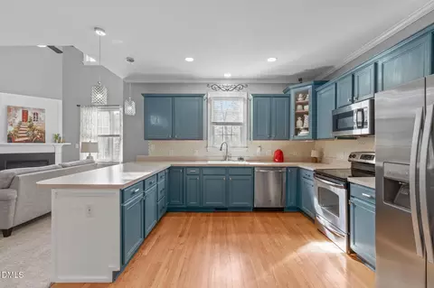 105 Tuska Hills Dr, Holly Springs, NC 27540