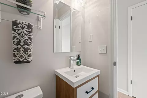 Bath - 1002 Willow Dr #59, Chapel Hill, NC 27514 photo 1 of 2