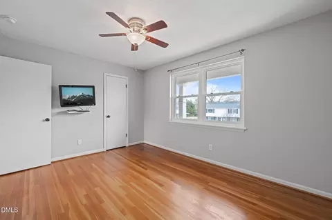 Bedroom - 1002 Willow Dr #59, Chapel Hill, NC 27514 photo 2 of 4