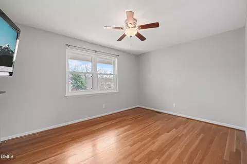 Bedroom - 1002 Willow Dr #59, Chapel Hill, NC 27514 photo 1 of 4