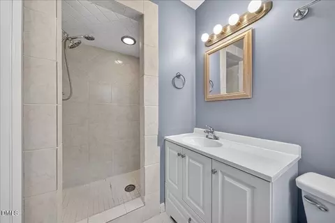 Bath - 928 Danbury Dr, Durham, NC 27703 photo 3 of 3