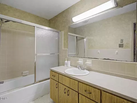 Bath - 1506 Baker Rd, Raleigh, NC 27607 photo 3 of 4