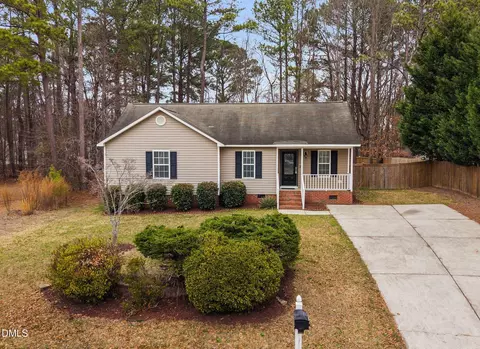 935 S Willhaven Dr, Fuquay Varina, NC 27526