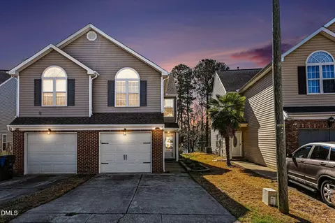 2045 Thornblade Dr, Raleigh, NC 27604