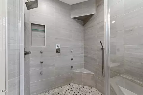 Bath - 3315 Denada Path, Durham, NC 27707 photo 10 of 11