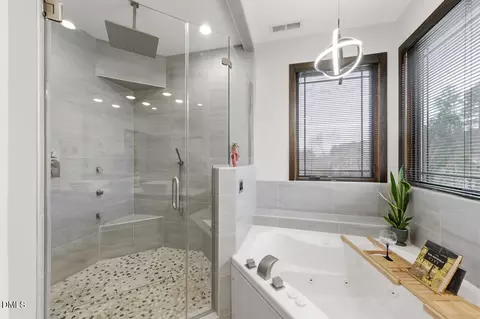 Bath - 3315 Denada Path, Durham, NC 27707 photo 9 of 11