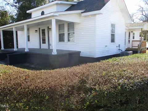 202 E Washington St, La Grange, NC 28551