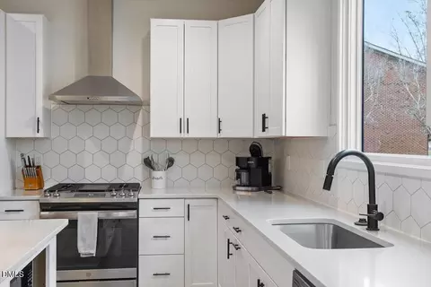 Kitchen - 413 Watson St, Raleigh, NC 27601 photo 3 of 4