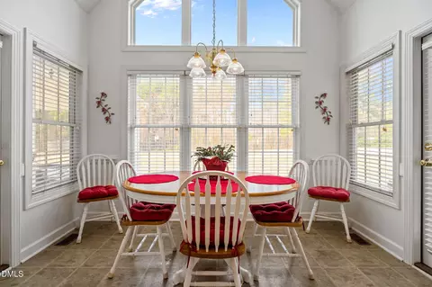 Dining - 2185 Old Us 64, Spring Hope, NC 27882 photo 4 of 5
