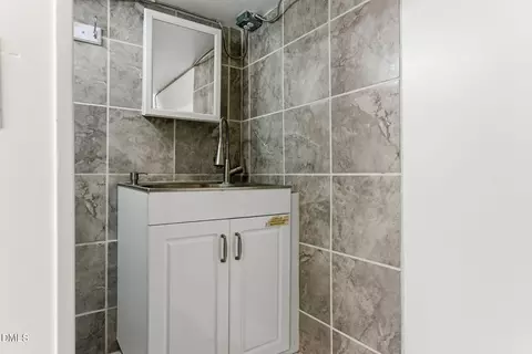 Bath - 112 Salmon River Dr, Durham, NC 27705 photo 6 of 6