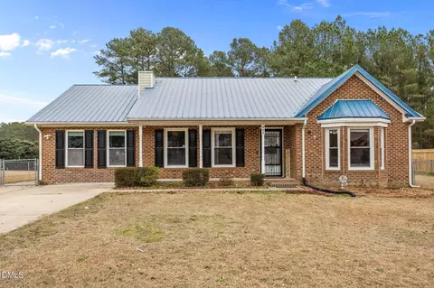 306 Wapiti Dr, Spring Lake, NC 28390