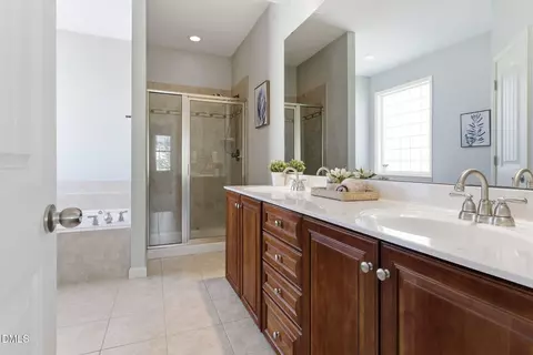 Bath - 9830 Precious Stone Dr, Wake Forest, NC 27587 photo 2 of 8