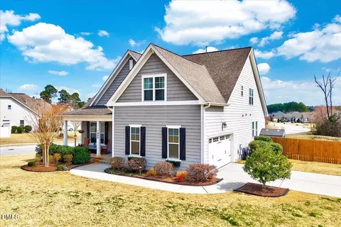 1908 Abniki Dr, Fuquay Varina, NC 27526