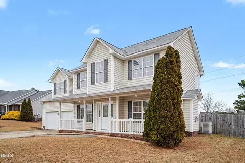 401 Lenoir Dr, Spring Lake, NC 28390