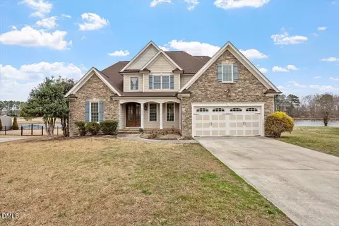 1013 Black River Dr, Zebulon, NC 27597