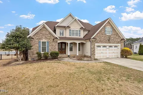 1013 Black River Dr, Zebulon, NC 27597