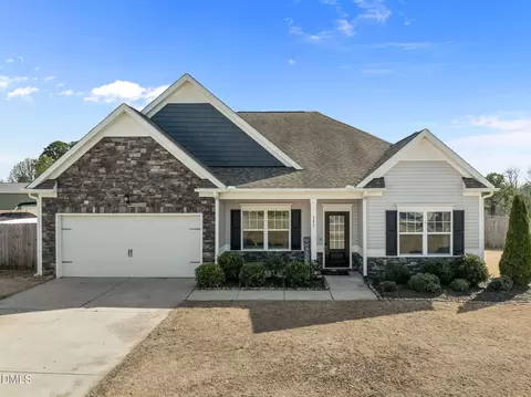 343 Highland Rhodes Dr, Clayton, NC 27520