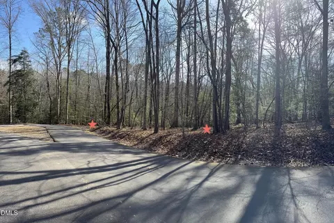 2046 Treetop Cir, Sanford, NC 27332