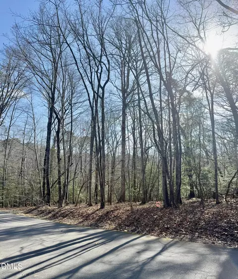 2046 Treetop Cir, Sanford, NC 27332