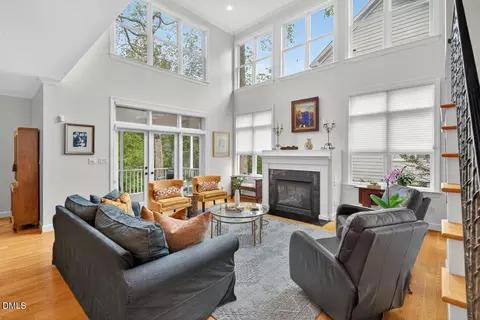 302 Edgewater Cir, Chapel Hill, NC 27516