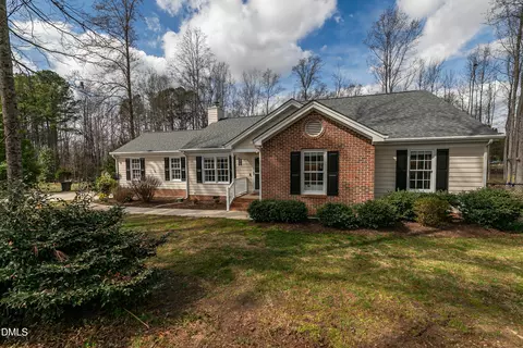 1012 Sawyer Creek Dr, Zebulon, NC 27597