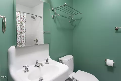 Bath - 3433 Dover Rd, Durham, NC 27707 photo 4 of 7