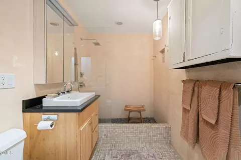 Bath - 208 Rigsbee Ave # 206, Durham, NC 27701 photo 2 of 2