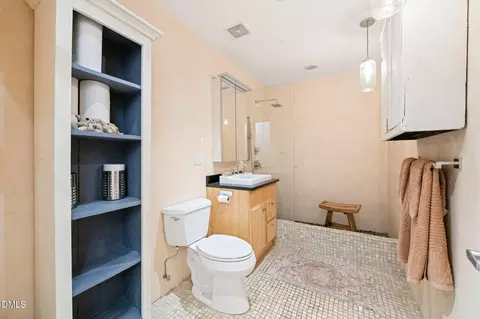 Bath - 208 Rigsbee Ave # 206, Durham, NC 27701 photo 1 of 2