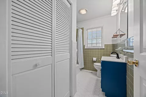 Bath - 1103 Guy Ave, Dunn, NC 28334 photo 4 of 5