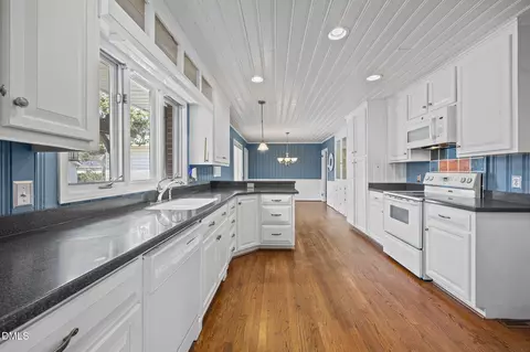 Kitchen - 1103 Guy Ave, Dunn, NC 28334 photo 3 of 5