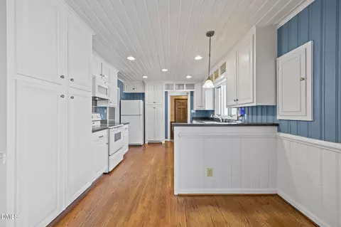 Kitchen - 1103 Guy Ave, Dunn, NC 28334 photo 4 of 5