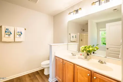 Bath - 6 Dawson Ct, Durham, NC 27703 photo 4 of 6