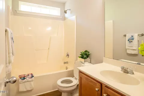 Bath - 6 Dawson Ct, Durham, NC 27703 photo 5 of 5