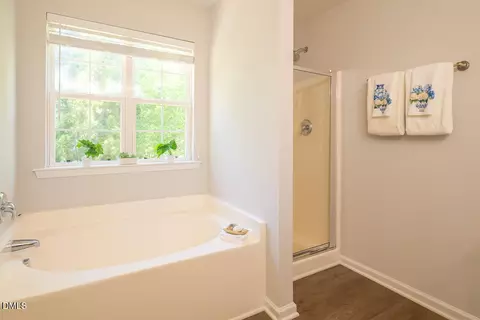 Bath - 6 Dawson Ct, Durham, NC 27703 photo 4 of 5